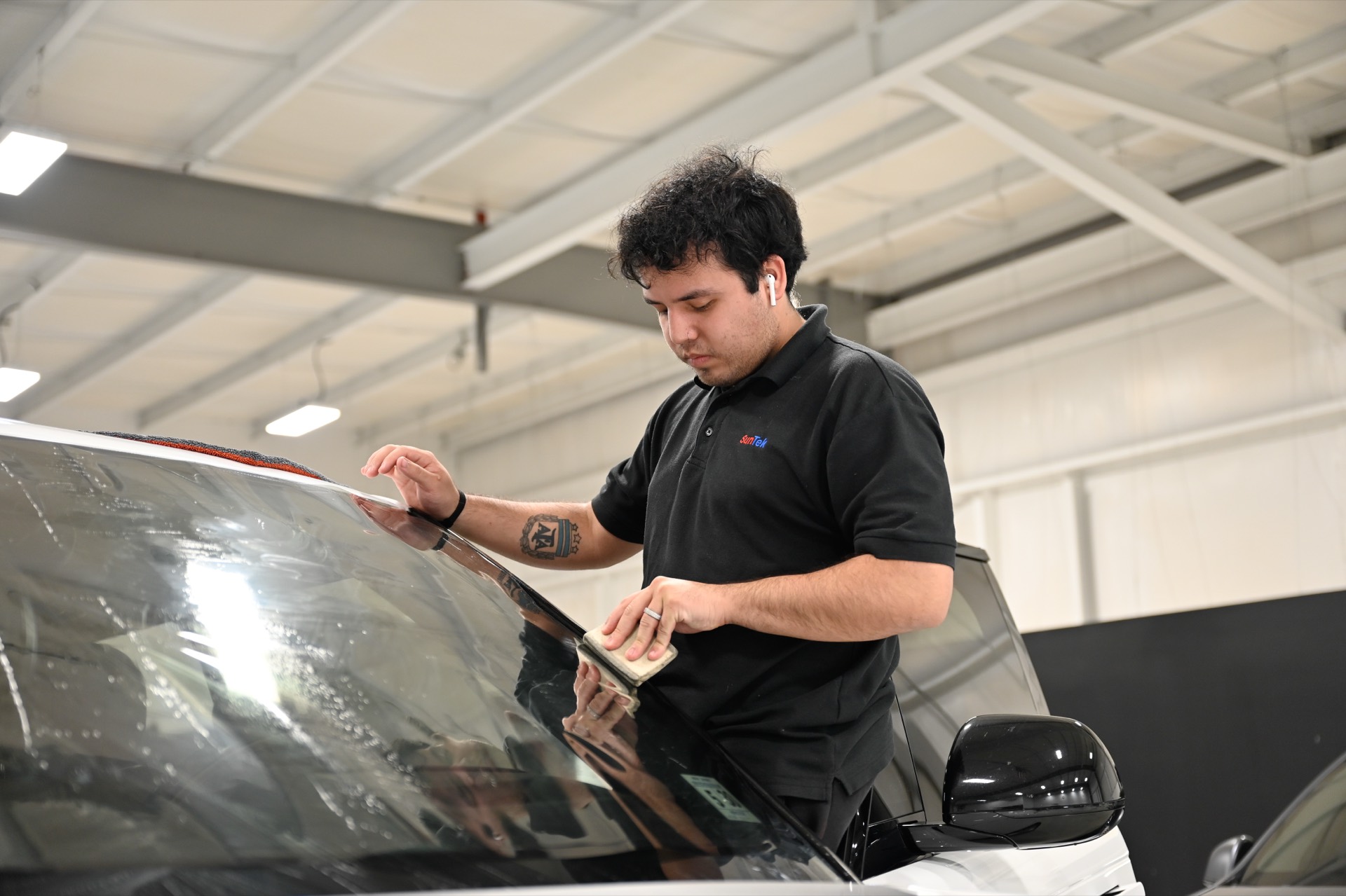 Heat-shrinking ceramic window film